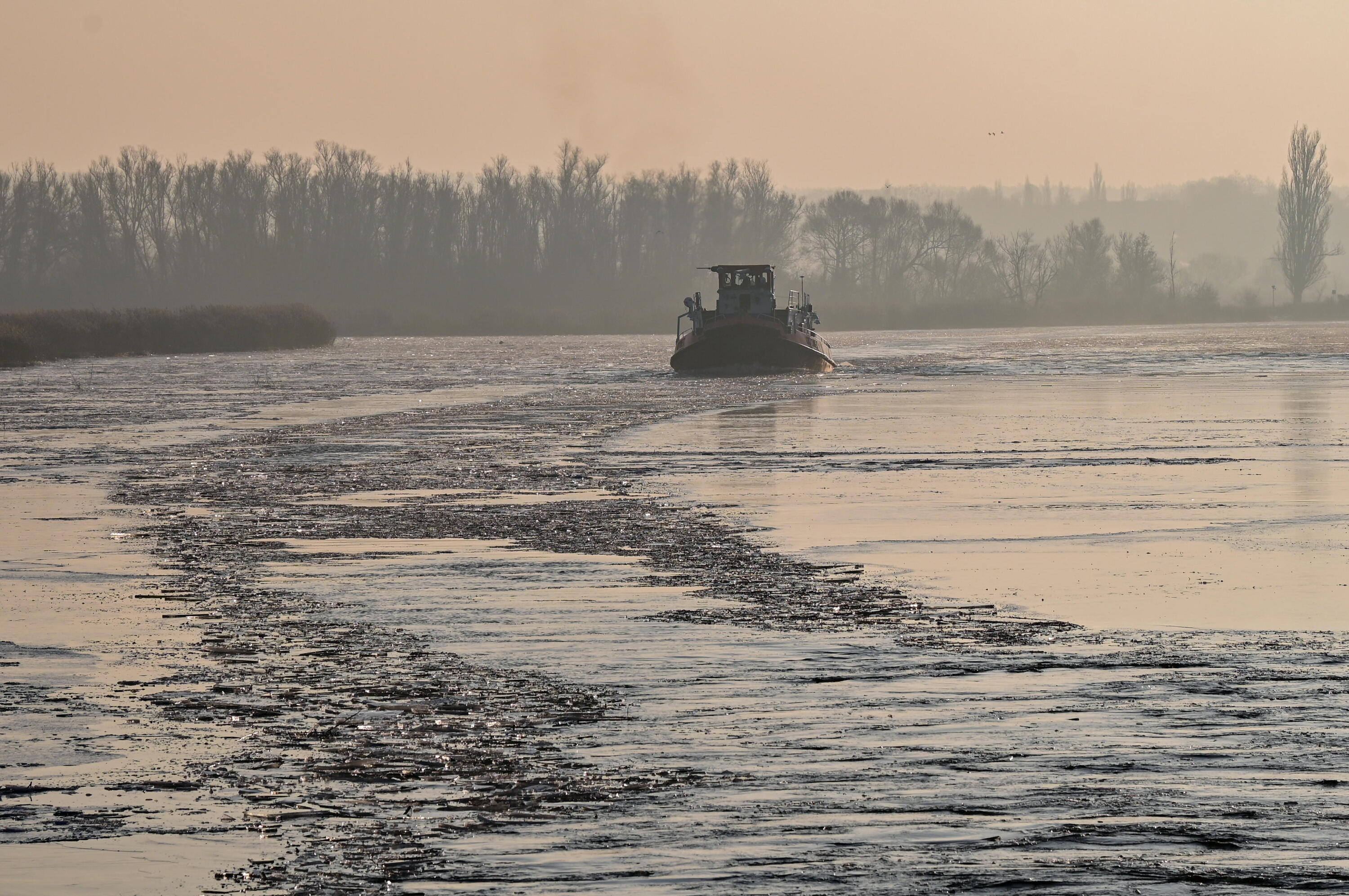180 kilometrów Odry - siedem lodołamaczy w akcji od wtorku