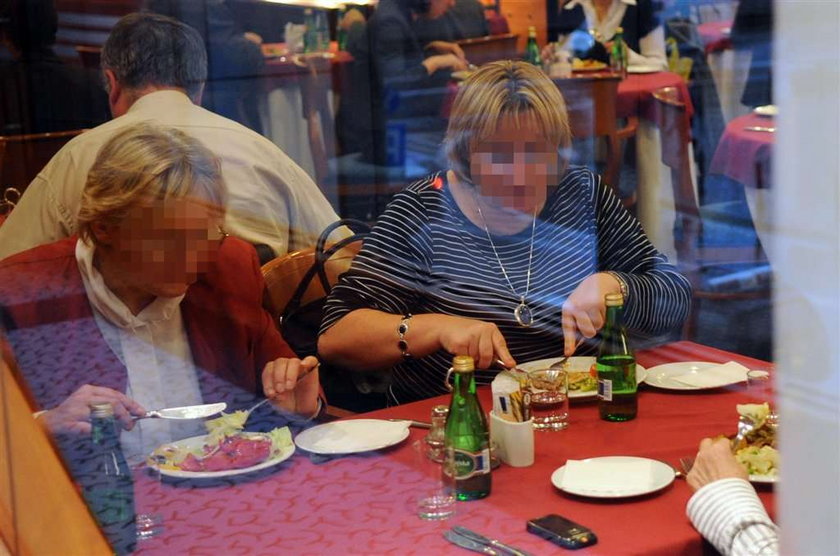 Pracownicy Urzedu Marszalkowskiego na lunchu