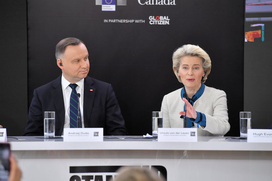 Szefowa Komisji Europejskiej Ursula von der Leyen (P) i prezydent RP Andrzej Duda (L)