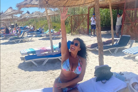 "ZNALA SAM I ĆUTALA, A ONDA SAM IH SAČEKALA ISPRED KUĆE" Naša pevačica uhvatila muža sa MNOGO MLAĐOM devojkom, isplivali šok detalji kraha braka