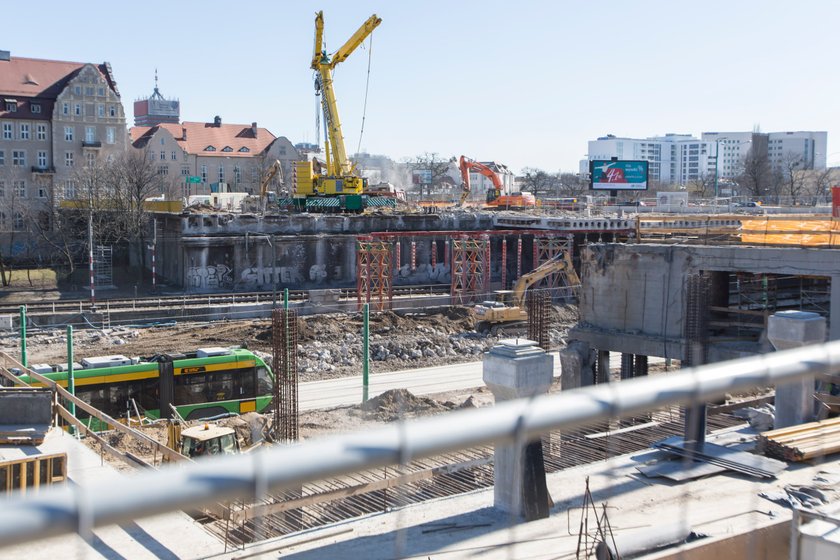 Most Uniwersytecki w trakcie rozbiórki