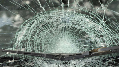 Súlyos baleset a fővárosban: három autó karambolozott az Andrássy úton