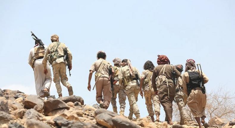 Soldiers and members of the Popular Resistance militiamen backing Yemen's President Abd-Rabbu Mansour Hadi walk as they head to the frontline of fighting against forces of Houthi rebels in Makhdara area of Marib province, Yemen