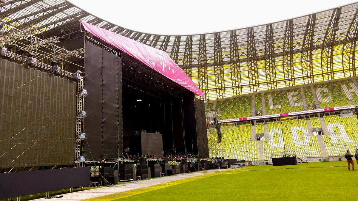 W dniu wczorajszym, tj. 14 lipca, nad Stadionem Energa w Gdańsku, gdzie 15 lipca odbędzie się wydarzenie Music Power Explosion, nastąpiło oberwanie chmury. Organizatorzy w związku z zaistniałą sytuacją opublikowali komunikat. Poniżej znajduje się jego treść.