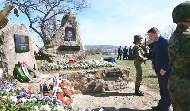 Nikodijević položio venac na spomen-obeležje na Straževici