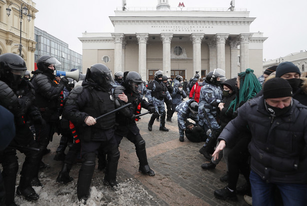 W sobotę robiono wszystko, by utrudnić protestującym dotarcie do centrów miast.