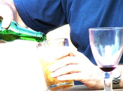 Rodzice upili 4-latka aż się przewracał