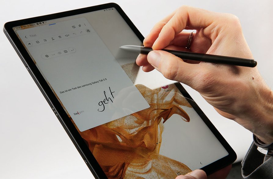 Praca z S Pen sprawia mnóstwo przyjemności zwłaszcza w aplikacji Samsung Notatki. Rozpoznawanie pisma odręcznego jest bardzo precyzyjne