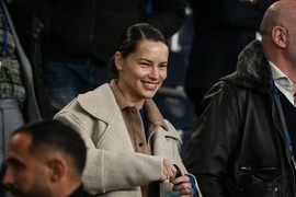 Adrijana Lima fotkana iz profila i njena NABORANA KOŽA šokirala sve: Opužuju je da je BOTOKSIRANA, ali krupan kadar kaže drugačije