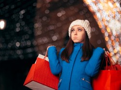 Kupowanie świątecznych prezentów - badanie pokazało, dlaczego tak bardzo nas to stresuje