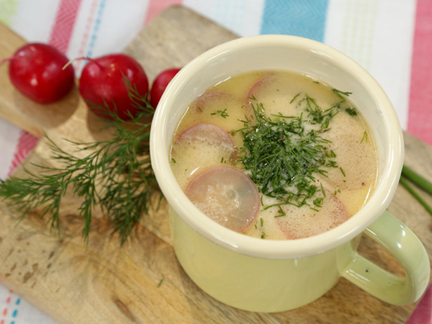 Wiosenna zupa z rzodkiewką według przepisu Ewy Wachowicz to idealne danie na tę porę roku