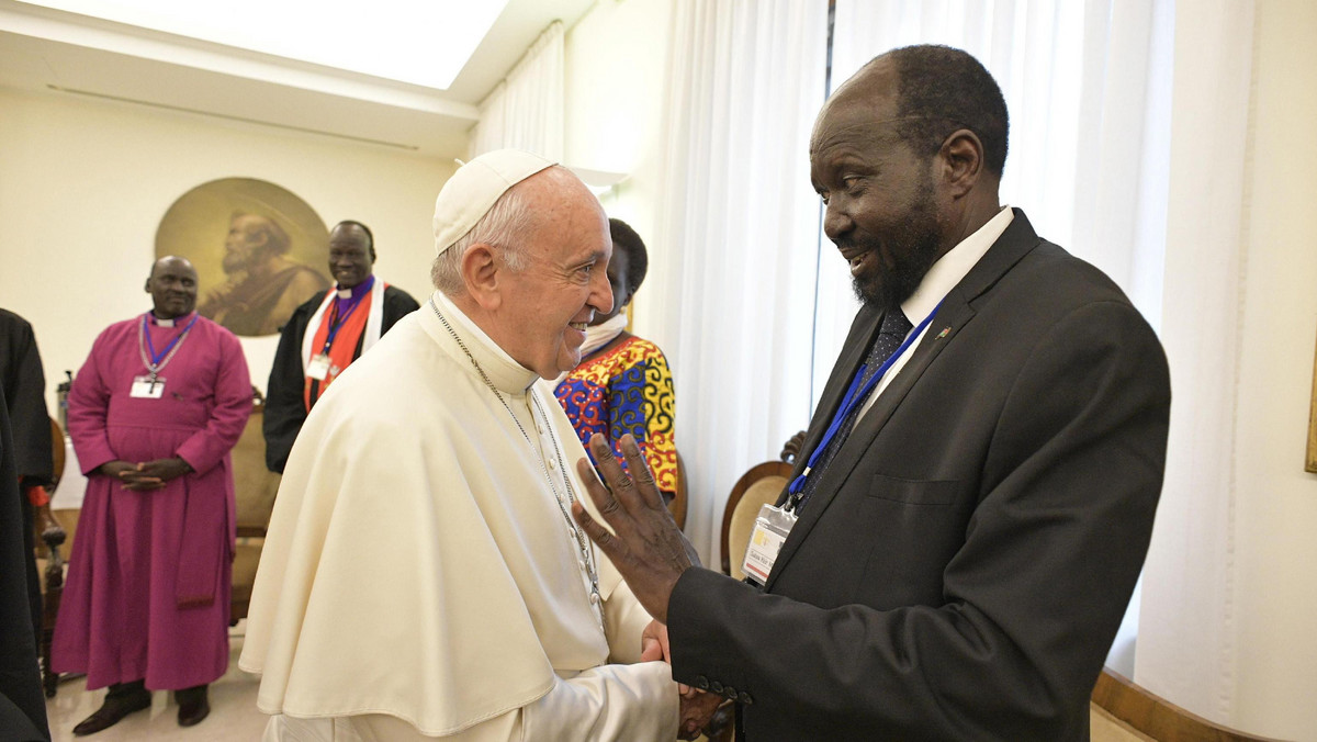 Papież błaga na kolanach o pokój w Sudanie Południowym