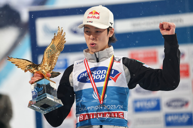 Japończyk Ryoyu Kobayashi, który wygrał 72. Turniej Czterech Skoczni i zainkasował 100 tys. franków szwajcarskich został liderem listy płac Pucharu Świata w skokach narciarskich.
