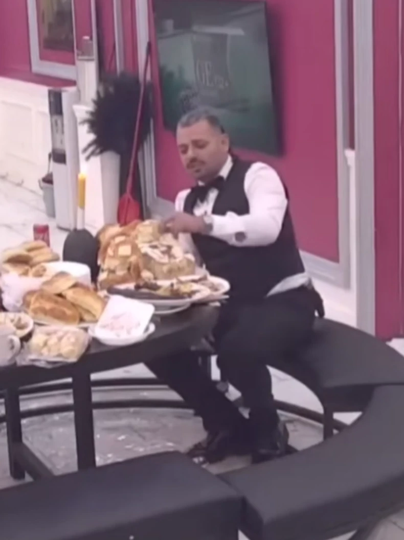 Bora Santana se odrekao porodice u programu uživo: "Smrde, videćete kada izađem"