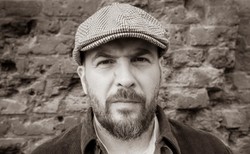 Lekcja historii nieznanej z podręczników. Zaskakująca współpraca polskiego rapera z Muzeum II Wojny Światowej