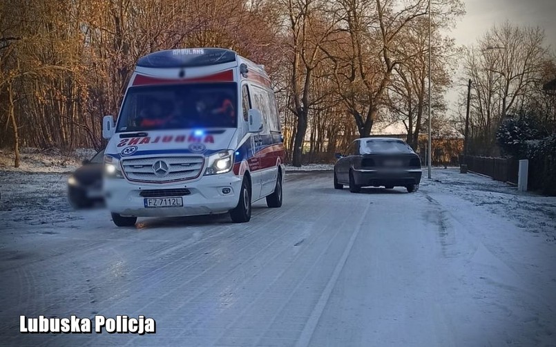 Niedawno "latał bokiem" po rondzie, teraz potrącił pieszą