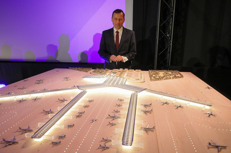Mikołaj Wild prezentuje koncepcję architektoniczną terminala lotniska CPK i dworca kolejowego