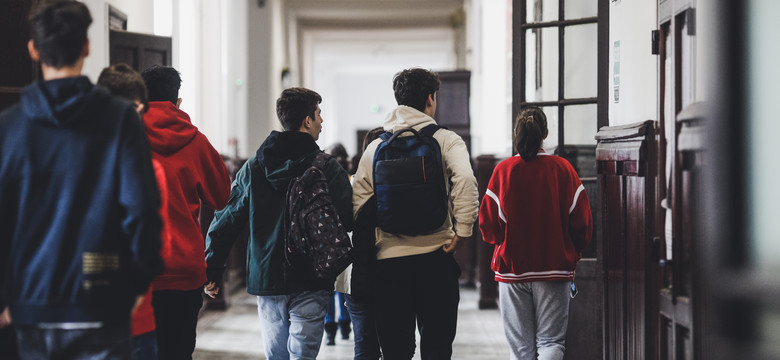 "Bon edukacyjny" dla rodziców. To rozwiąże szkolne problemy?