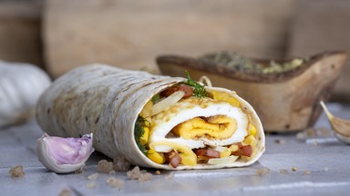 Zaskocz swoich gości. Wypróbuj nietypowy przepis na burrito z jajkiem