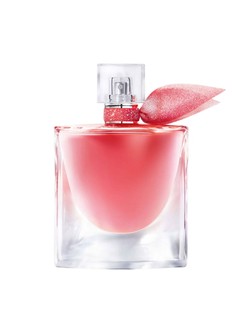 A Lancôme híres a kifinomult, elegáns illatairól, melyek tökéletesen illeszkednek az év különböző időszakaihoz. Őszre különösen ajánlott a Lancôme La Vie Est Belle Intense, ami az édes, fűszeres és gyümölcsös jegyekkel egy igazán meleg és csábító illatot kínál. La Vie Est Belle Intense edp LANCÔME 52 450 Ft/50 ml (1049 Ft/1 ml) GLAMOUR-kuponnal, 20% kedvezménnyel a www.lancome.hu webshopban (legalább 30 000 Ft feletti vásárlás esetén 5 db luxusminiatűr ajándékba) 41 960 Ft