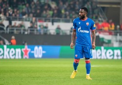 Piłkarz oskarżony o sfałszowanie danych. Guelor Kanga urodził się po... śmierci matki