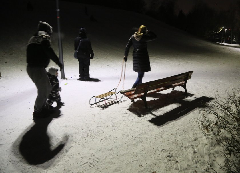 Tragiczny finał jazdy na sankach. 12-latek nie żyje. Policja apeluje o pomoc