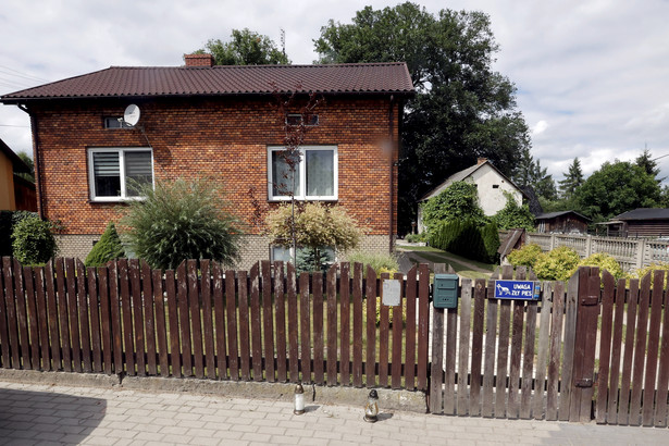 Dom w miejscowości Borowce (pow. częstochowski), w którym w nocy z piątku na sobotę doszło do zabójstwa trzyosobowej rodziny,