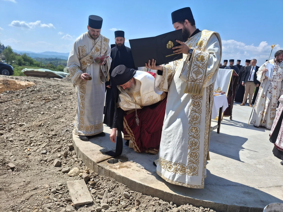 U temelje novog hrama uzidana je i "vremenska kapsula"