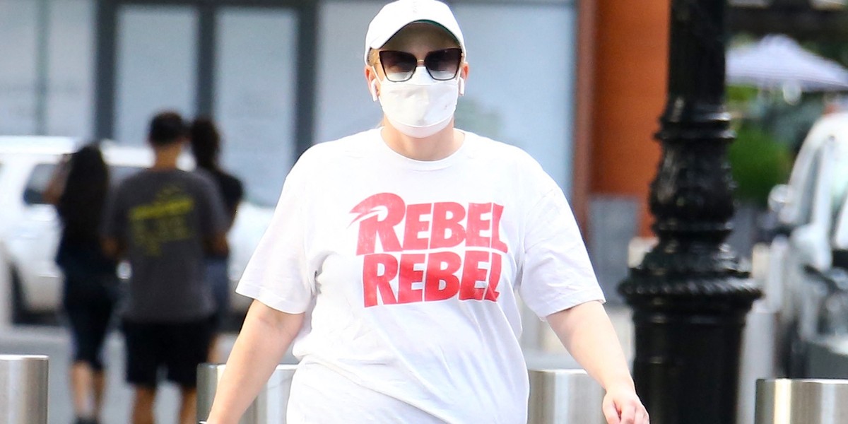 Rebel Wilson zmieniła się nie do poznania. Aktorka zrzuciła 30 kilogramów i rzuciła miliardera