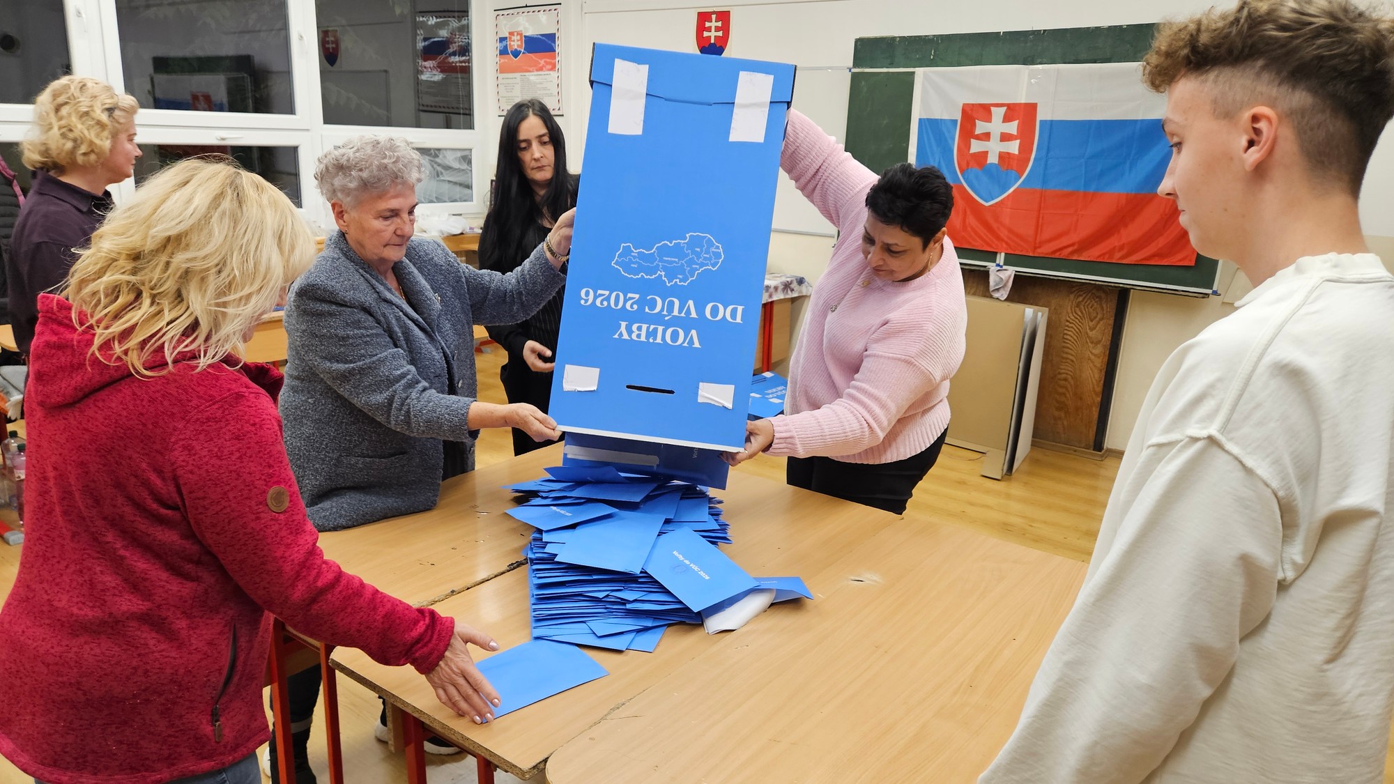 Spojené voľby do orgánov samosprávy obcí a do orgánov samosprávnych krajov na Slovensku - sčítavanie hlasov.