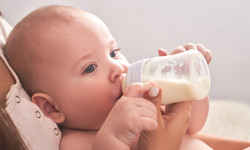 Mleko dla noworodka - jakie wybrać? Znaczenia mleka dla rozwoju dziecka