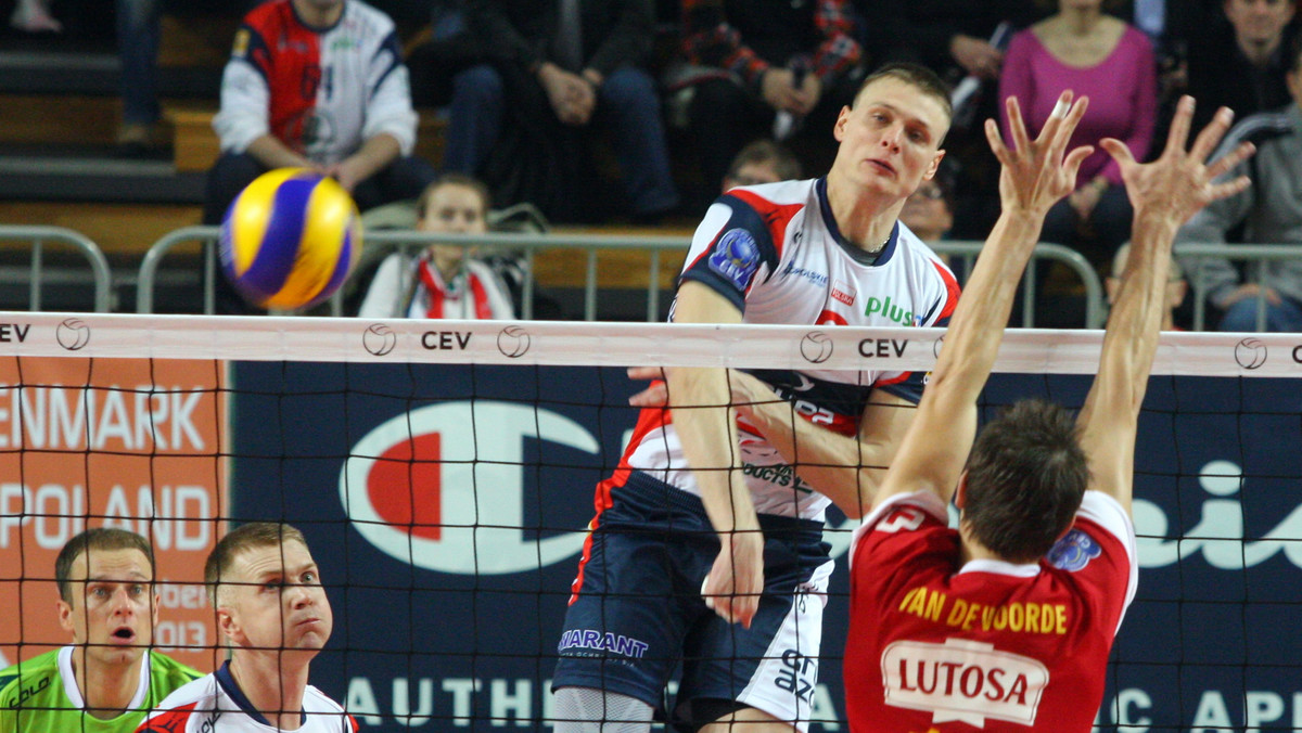 ZAKSA Kędzierzyn-Koźle świetnie rozpoczęła walkę w play-off Ligi Mistrzów. W Hali Azoty lider PlusLigi pokonał pewnie Noliko Maaseik 3:0 (25:16, 29:27, 27:25) i znacznie zbliżyła się do awansu do kolejnej rundy rozgrywek. Rewanż za tydzień w Belgii.