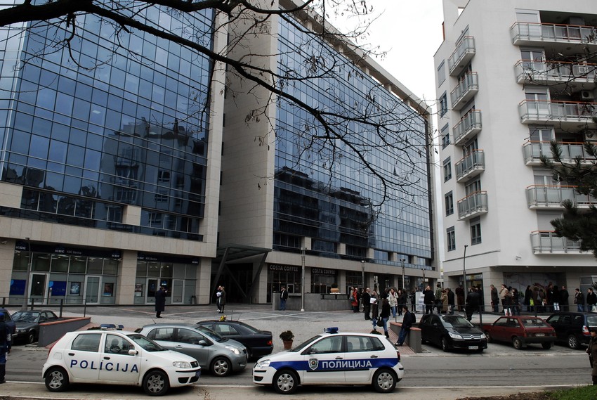 Svi zaposleni napustili zgradu