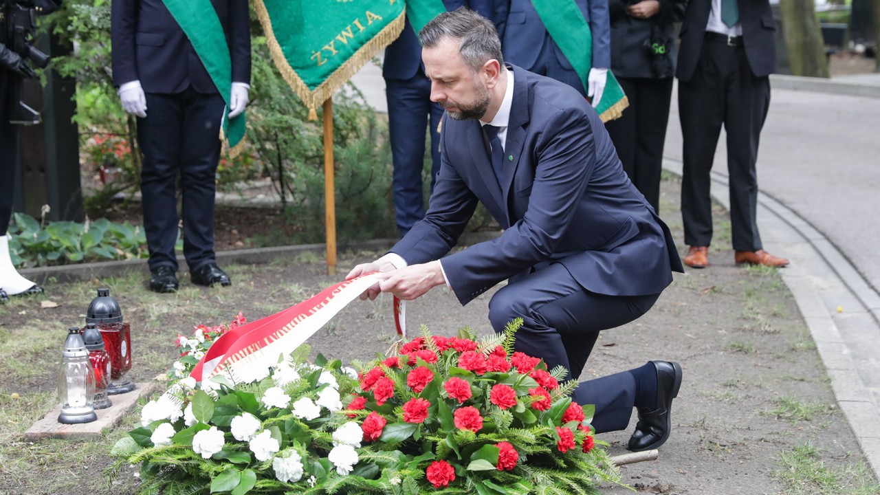 Szef MON na obchodach nowego święta państwowego. 