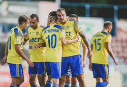 1. liga piłkarska: Efektowny start spadkowiczów. Osiem goli Arki i ŁKS