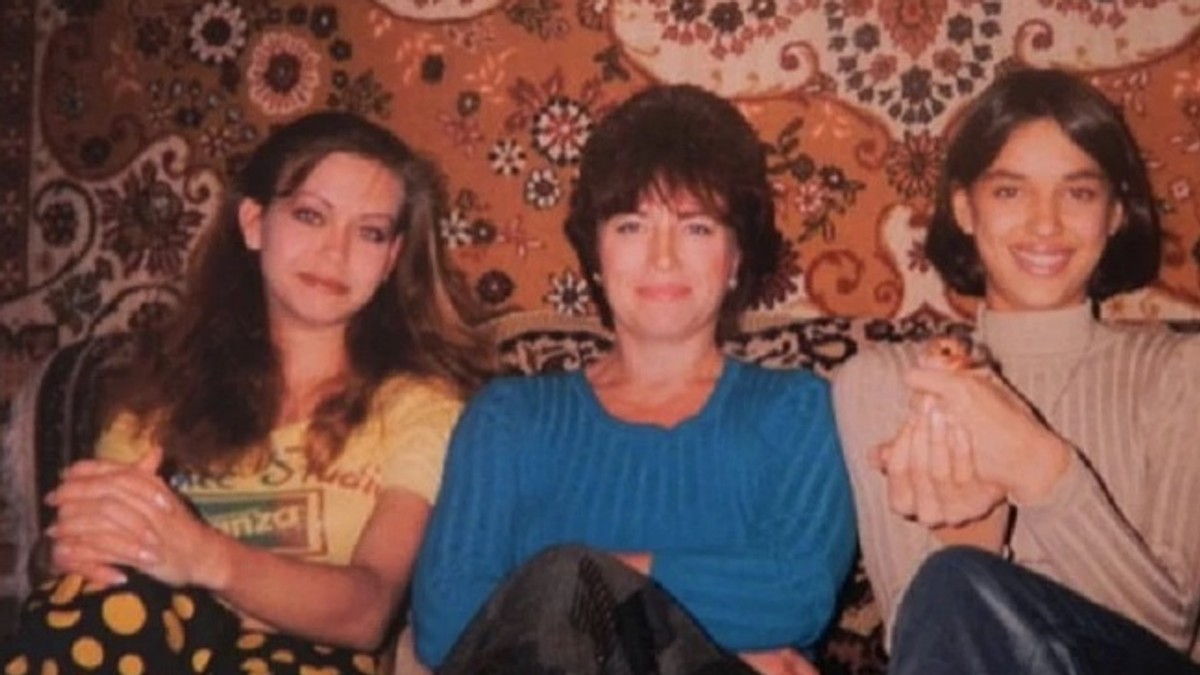 Irina Šajk (desno) odrasla uz majku pravoslavku, prihvatila pravoslavlje i to ponosno ističe