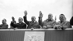 "Towarzysze, obywatele, ludu pracujący stolicy!". Kto to powiedział? QUIZ o słynnych cytatach czasów PRL