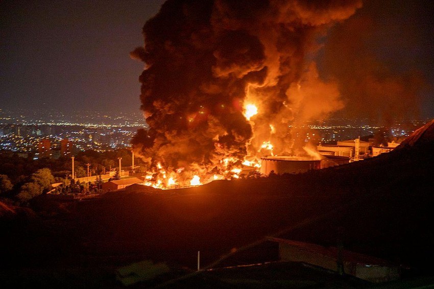 Amerika i Izrael gađaju ključna mesta povezana sa iranskim nuklearnim programom, kao i iranska naftna i gasna postrojenja | Foto: Stringer/Getty Images