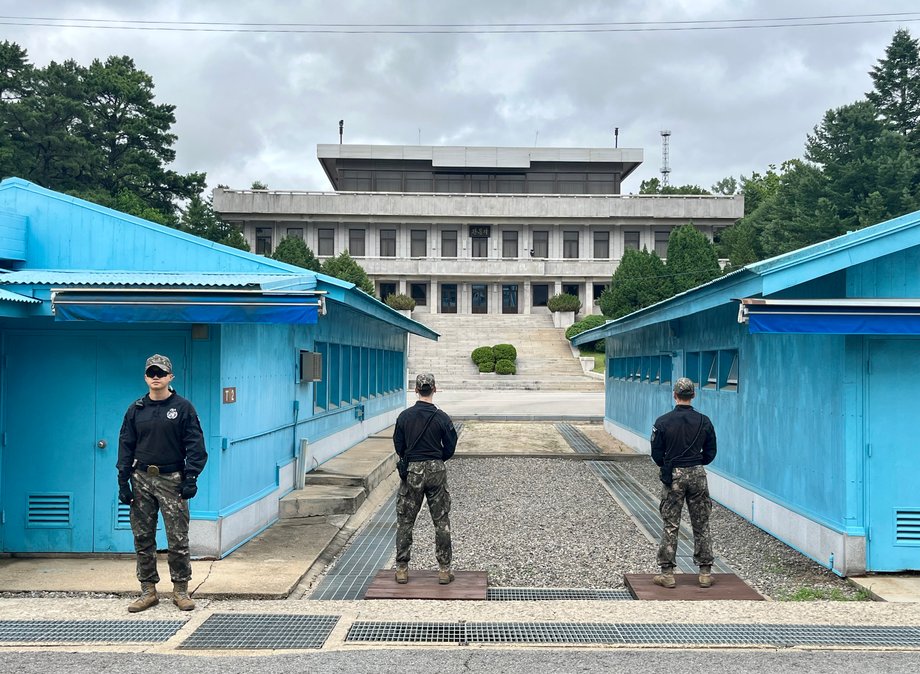 Panmundżom, czyli jądro strefy zdemilitaryzowanej. Budynek na zdjęciu to Panmungak - "siedziba" Korei Północnej w DMZ