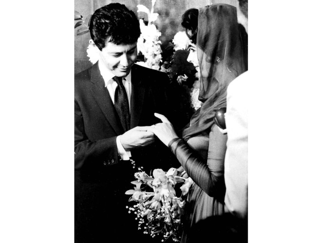 Elizabeth Taylor bierze ślub z Eddie Fischerem