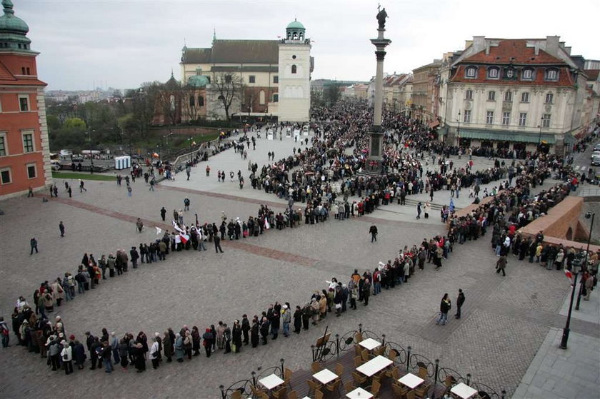 kolejka, Krakowskie Przedmieście, trumna, Pałac Prezydencji, śmierć, Lech Kaczyński