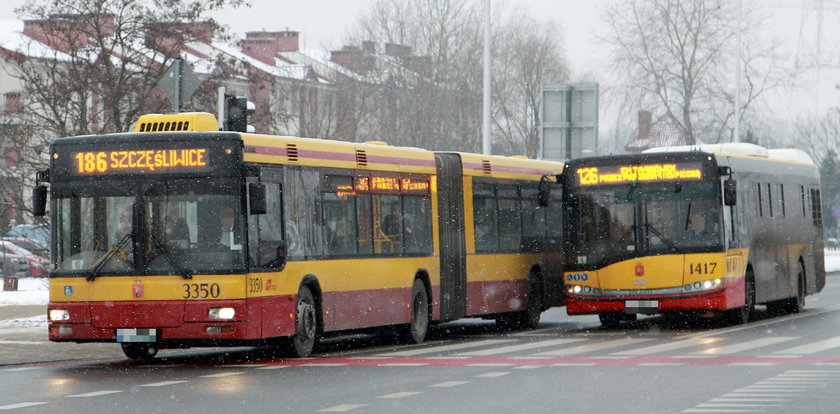 Skandal w warszawskim autobusie. Kierowca zwymyślał kobietę z dzieckiem