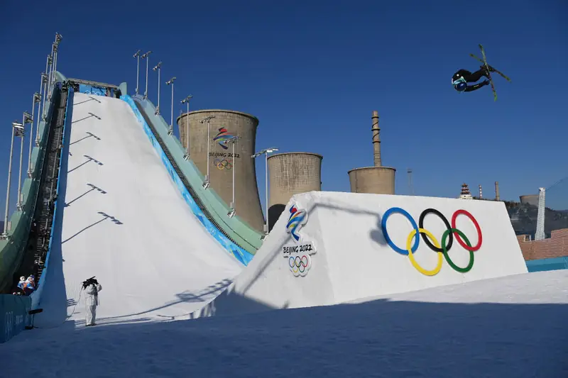 Rampa Big Air Shougang wśród kominów