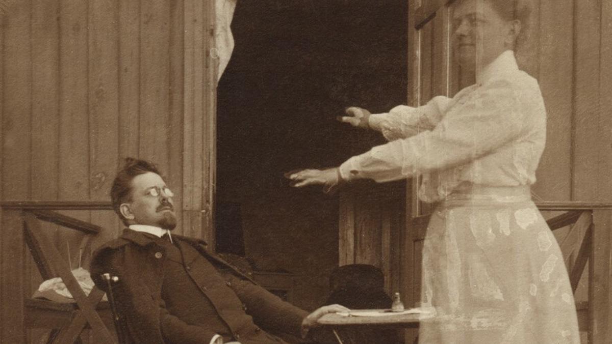 Portret Władysława Reymonta z widmem (w tej roli żona pisarza Aurelia Reymontowa), Polaga, 1905 r.