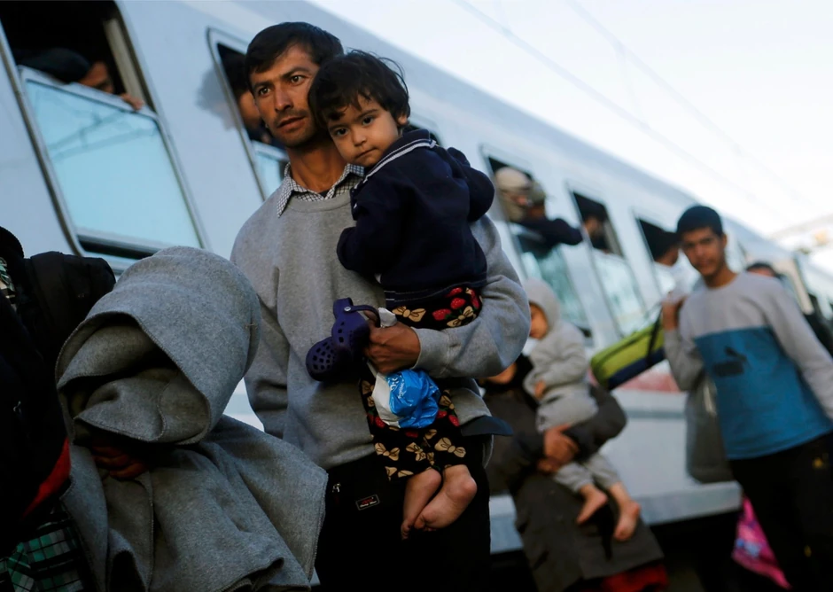 Bivši Asadovi mučitelji sada sa izbeglicama dolaze u Evropu - Ilustracija