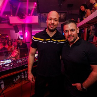 Hat DJ fogott össze a daganatos gyerekekért
