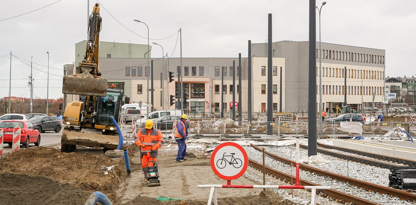 Zima nie wstrzymała prac. Roboty idą zgodnie z planem. Zobacz, jak powstaje Nowa Warszawska!