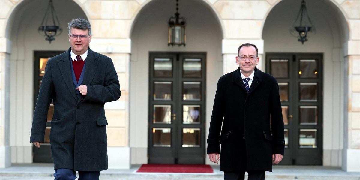 Maciej Wąsik i Mariusz Kamiński przed Pałacem Prezydenckim w dniu zatrzymania.