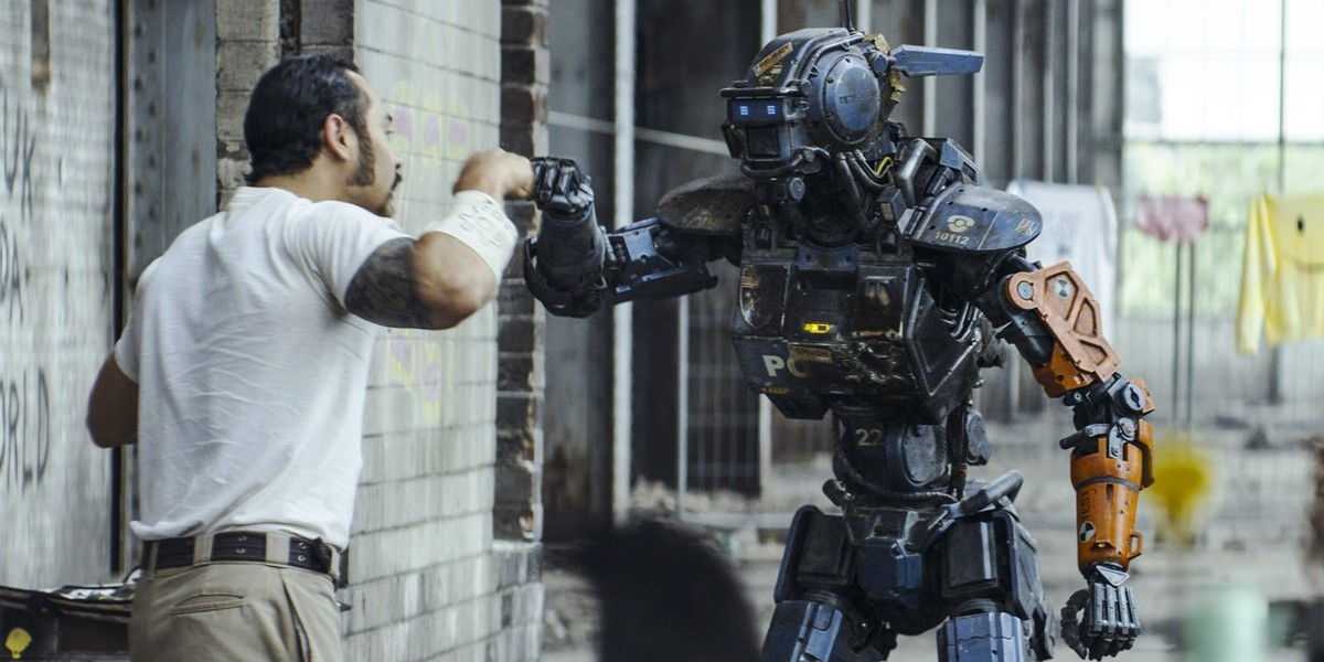 Kadr z filmu "Chappie"