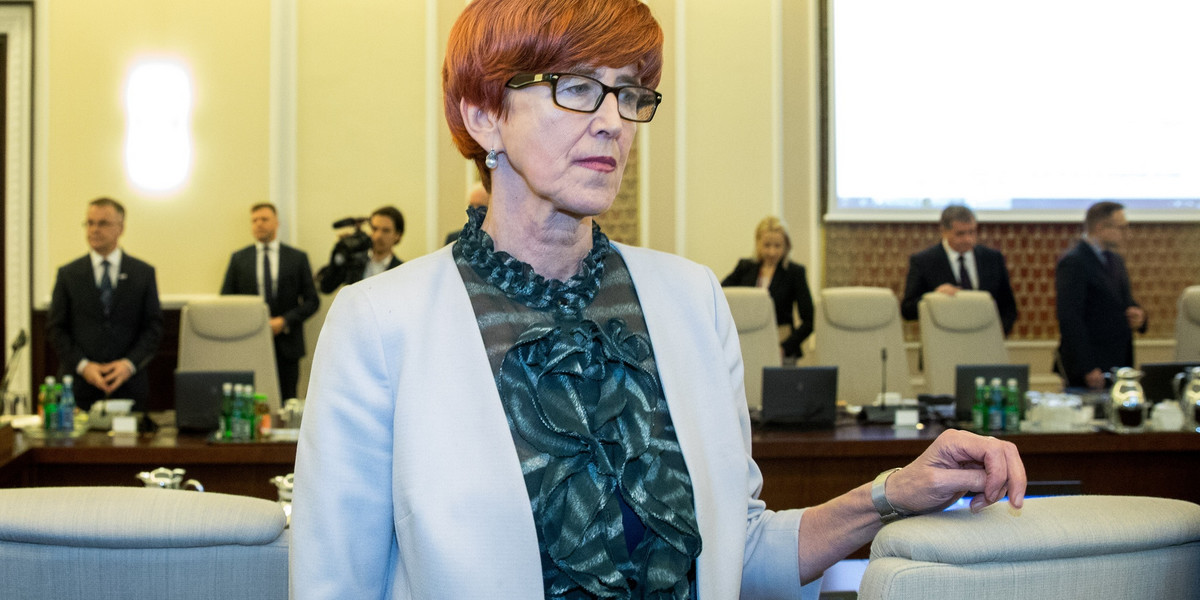Elżbieta Rafalska podpisała komunikat w sprawie wskaźnika waloryzacji emerytur i rent w 2019 r.